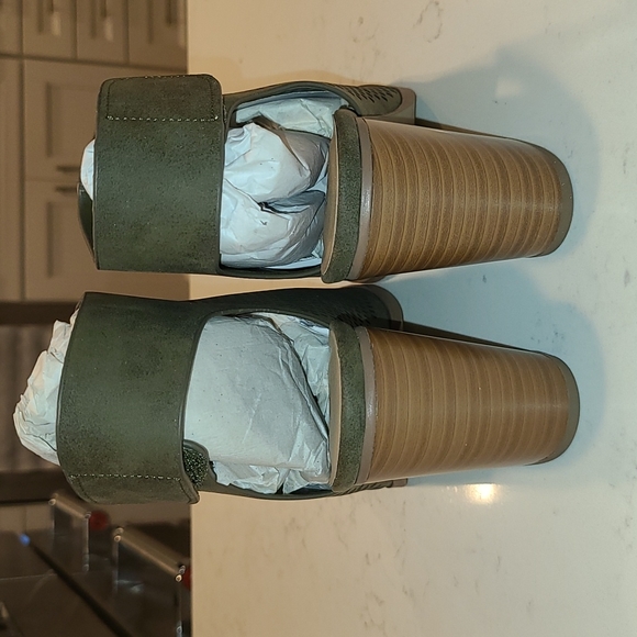 Cityclassified Block Heel Sandals - Picture 4 of 5